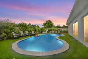 Stunning 5BR Retreat Basketball Games & HeatedPool L04